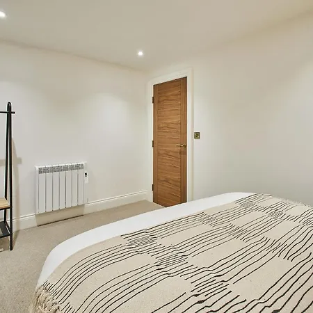 Host & - Flowergate * Уитби