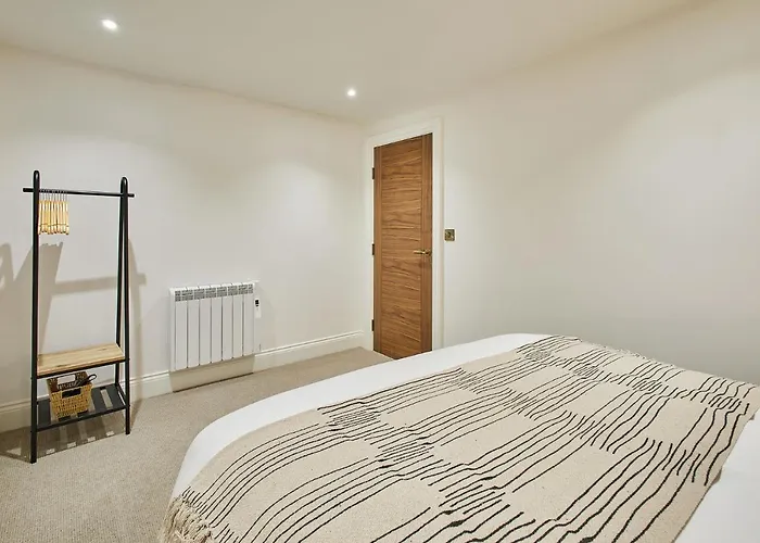 Host & - Flowergate * ウィットビー